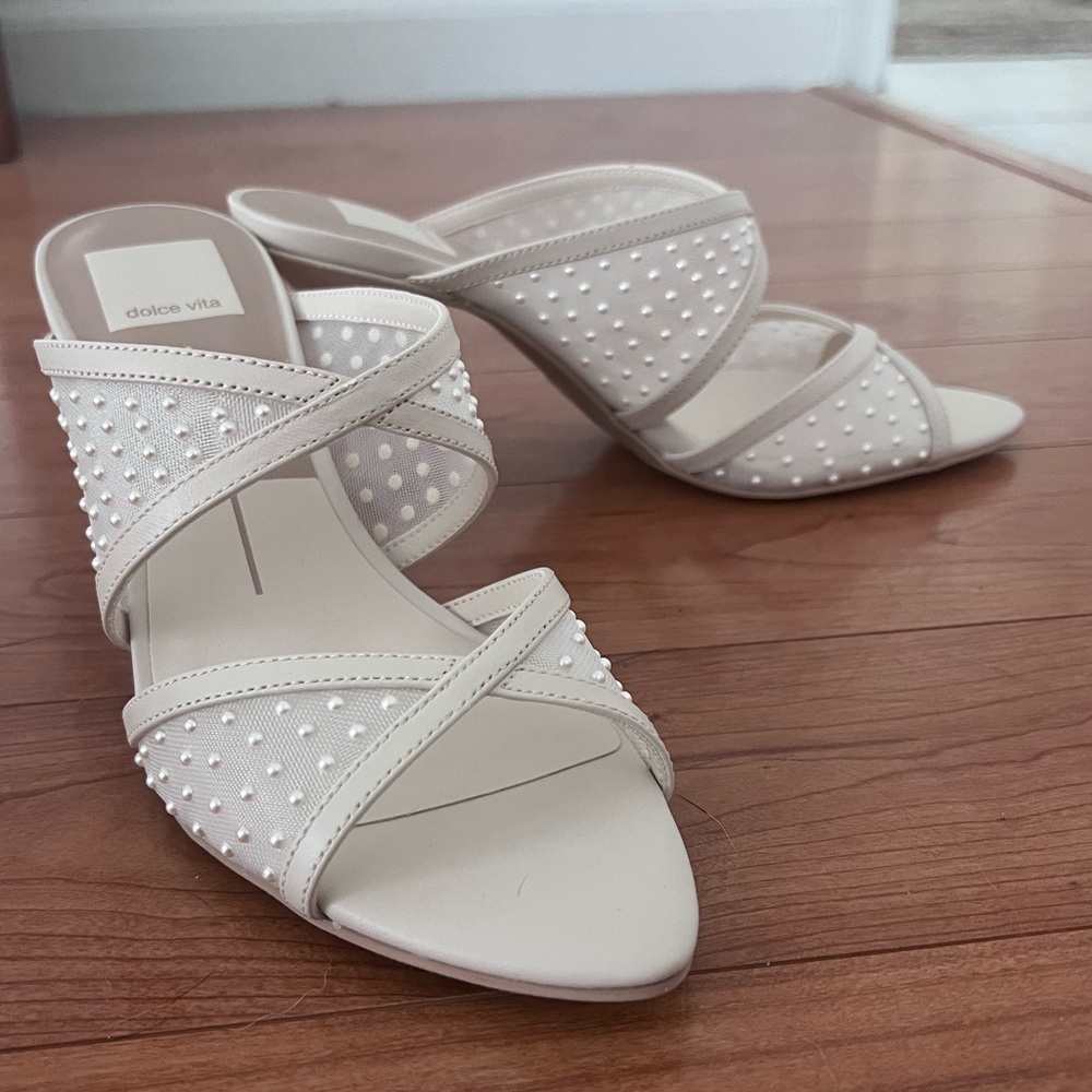 Dolce Vita MANDEL PEARL HEELS IVORY MESH Size 6.5